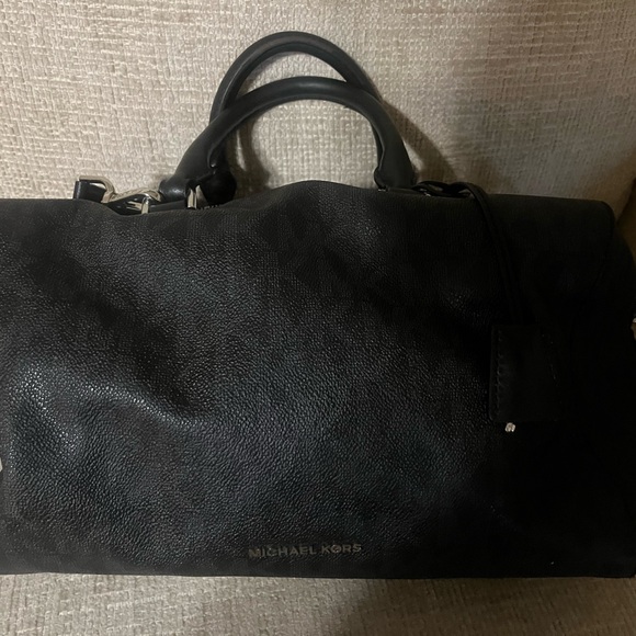 Michael Kors 50$ black mid size - Picture 1 of 1